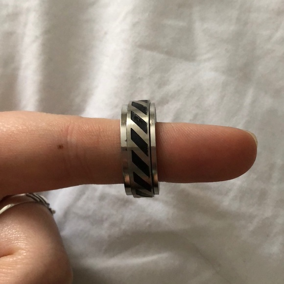 Stainless Steal Fidget Spinner Ring - Picture 2 of 2